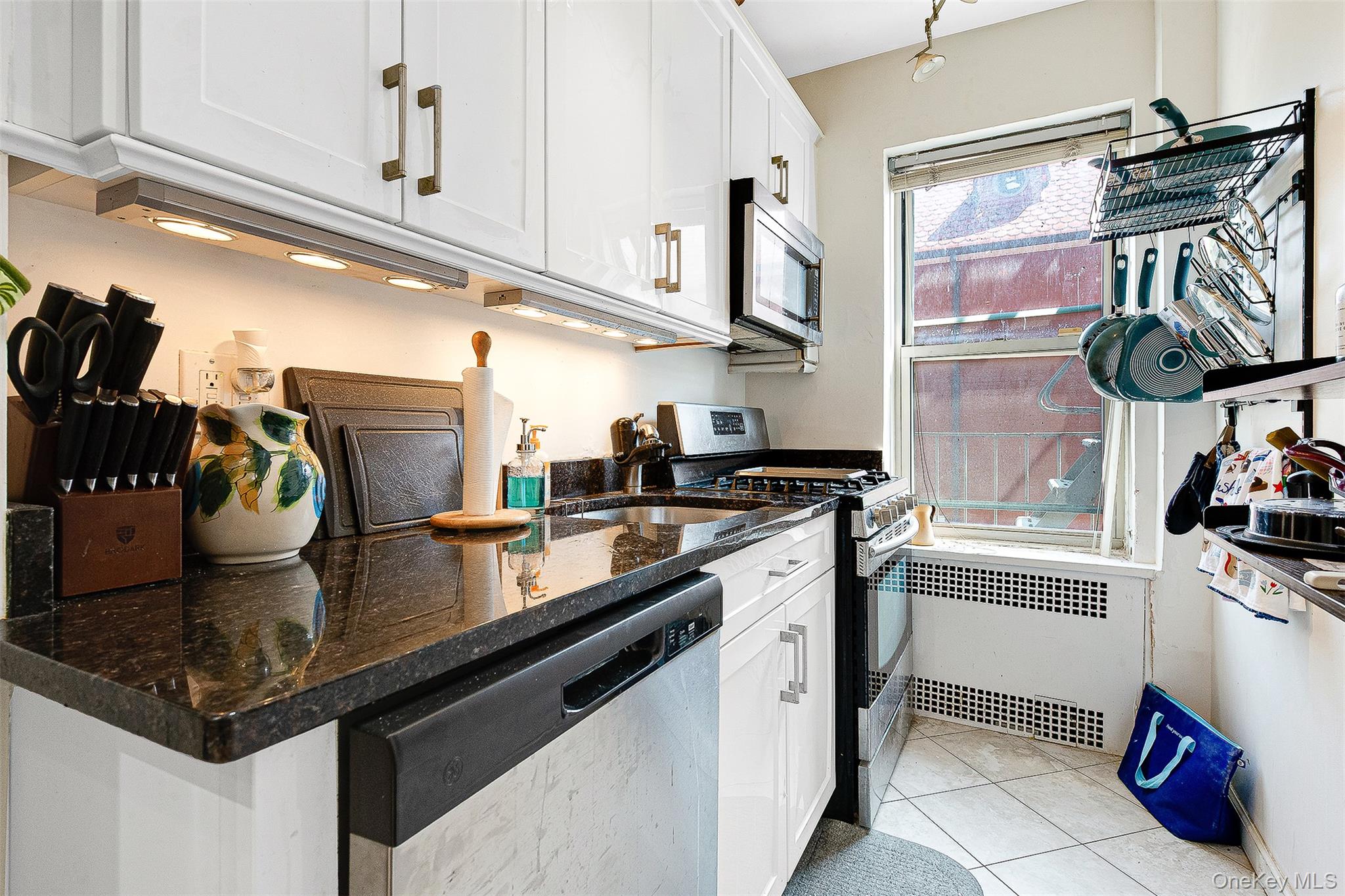 68-63 108th Street # 2D, Forest Hills, NY 11375