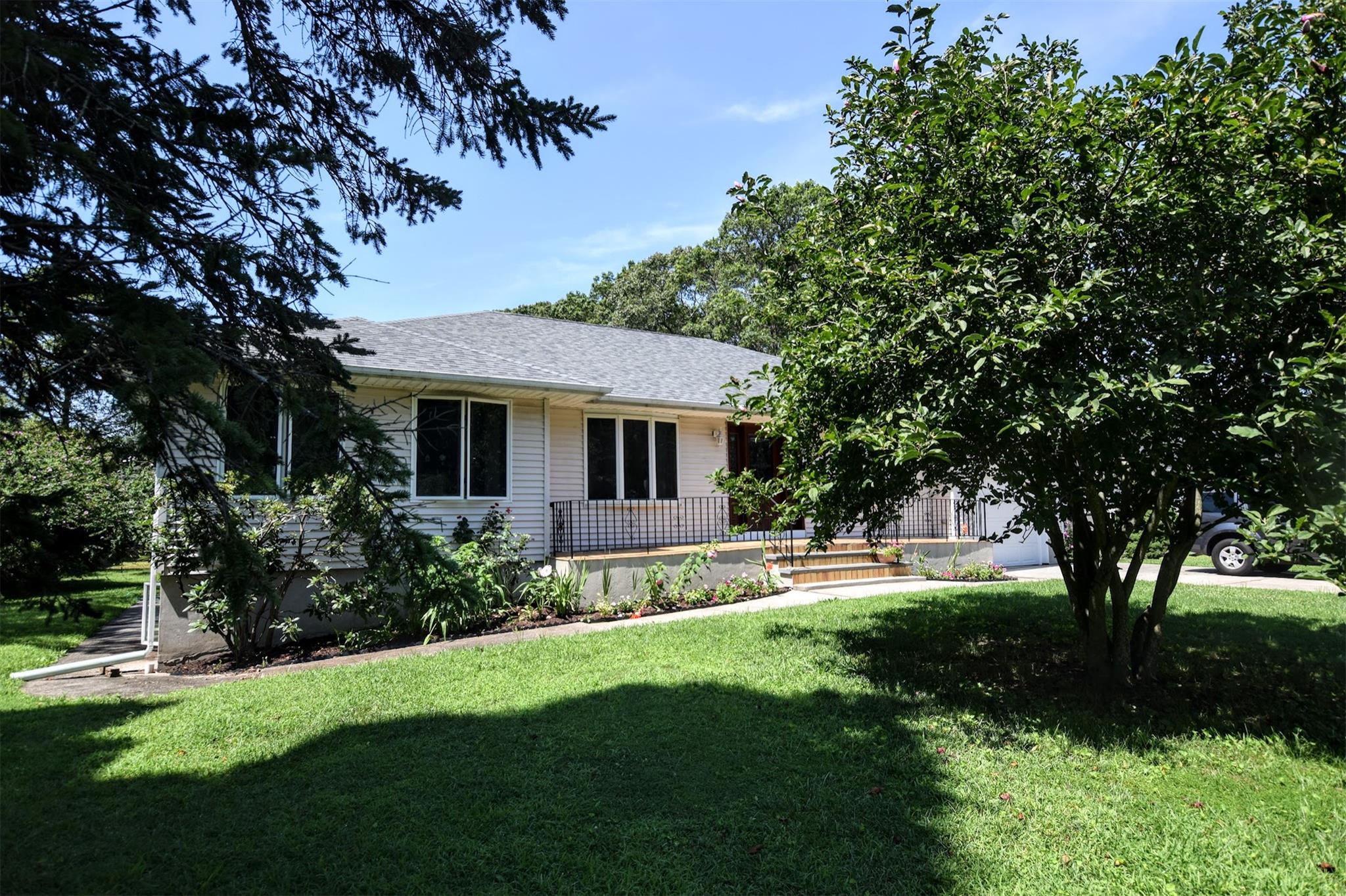 433 Revilo Avenue, Shirley, NY 11967