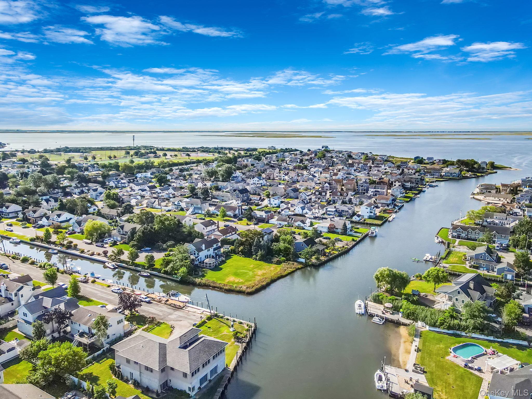 29 North Plaza, Amity Harbor, NY 11701