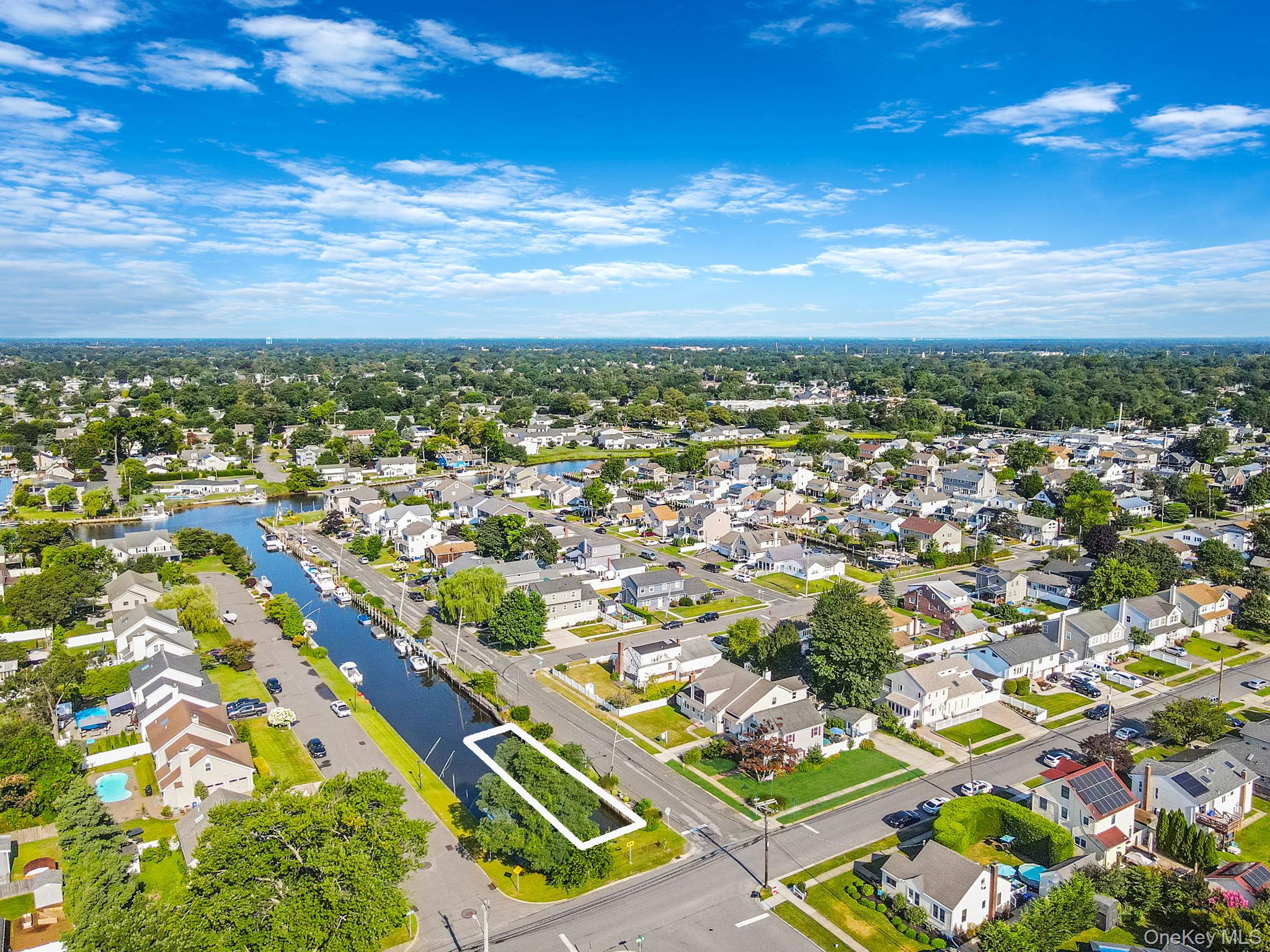 29 North Plaza, Amity Harbor, NY 11701