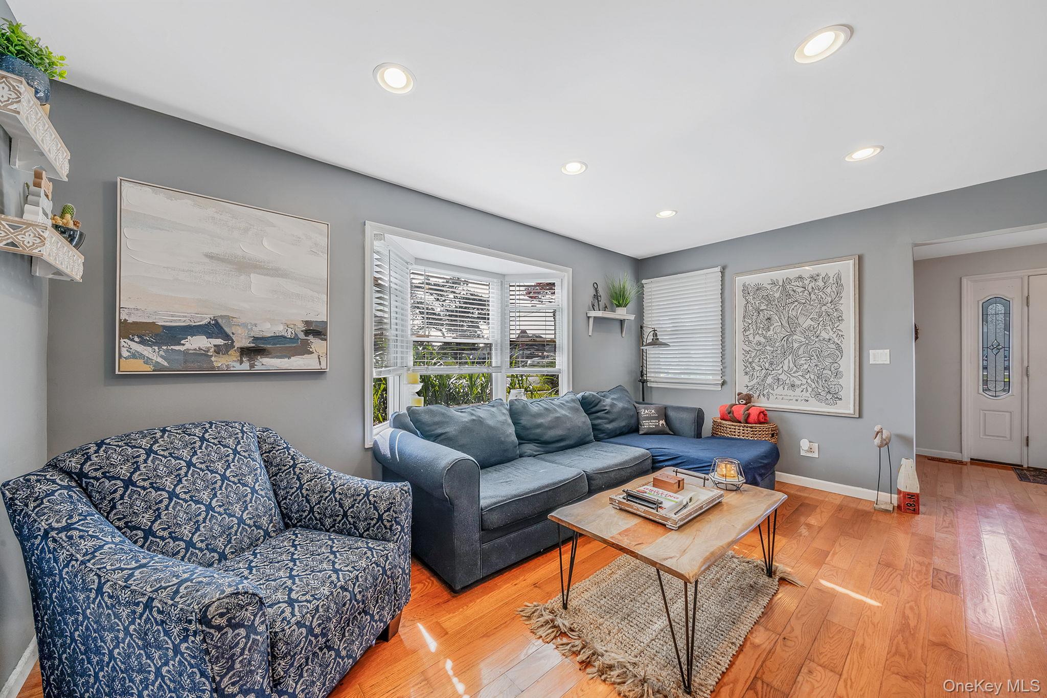 29 North Plaza, Amity Harbor, NY 11701