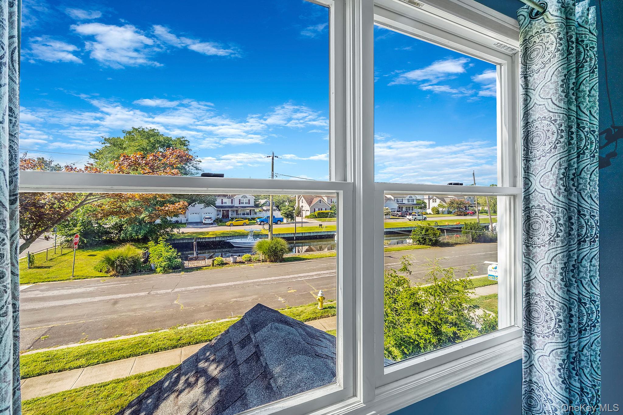 29 North Plaza, Amity Harbor, NY 11701