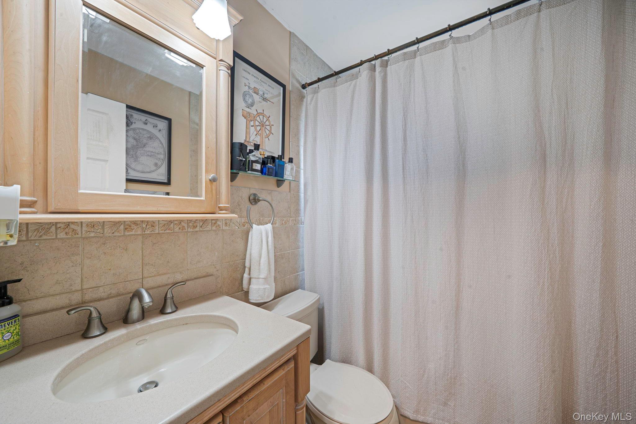 29 North Plaza, Amity Harbor, NY 11701