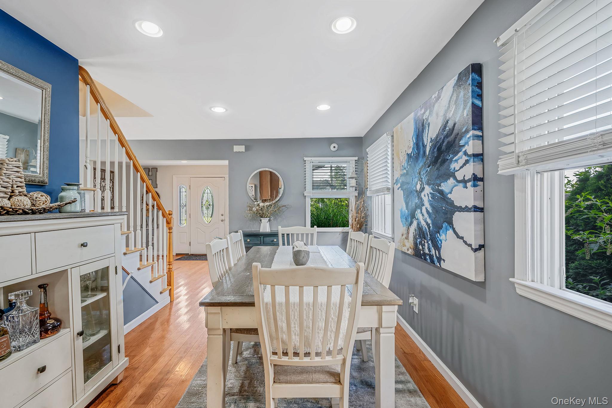 29 North Plaza, Amity Harbor, NY 11701