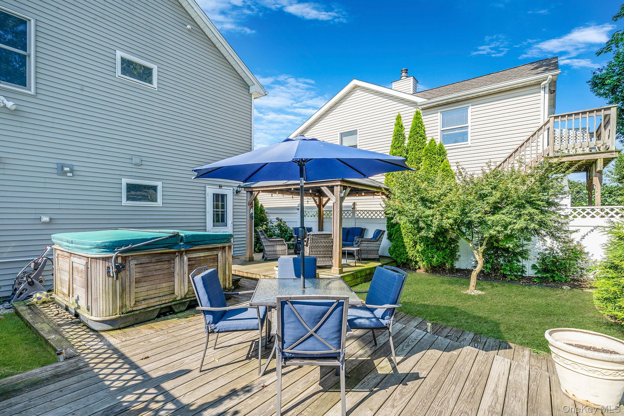 29 North Plaza, Amity Harbor, NY 11701