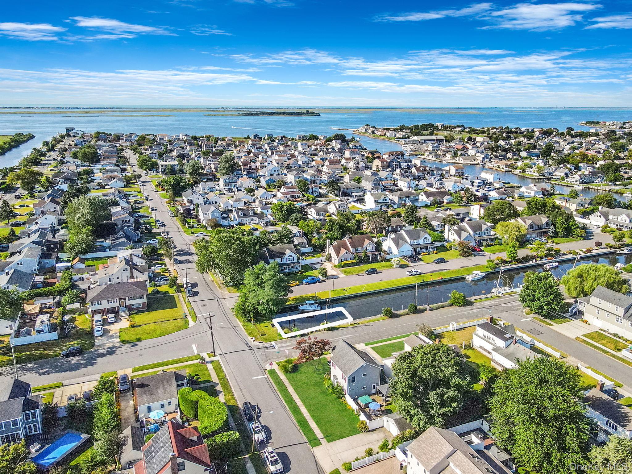 29 North Plaza, Amity Harbor, NY 11701