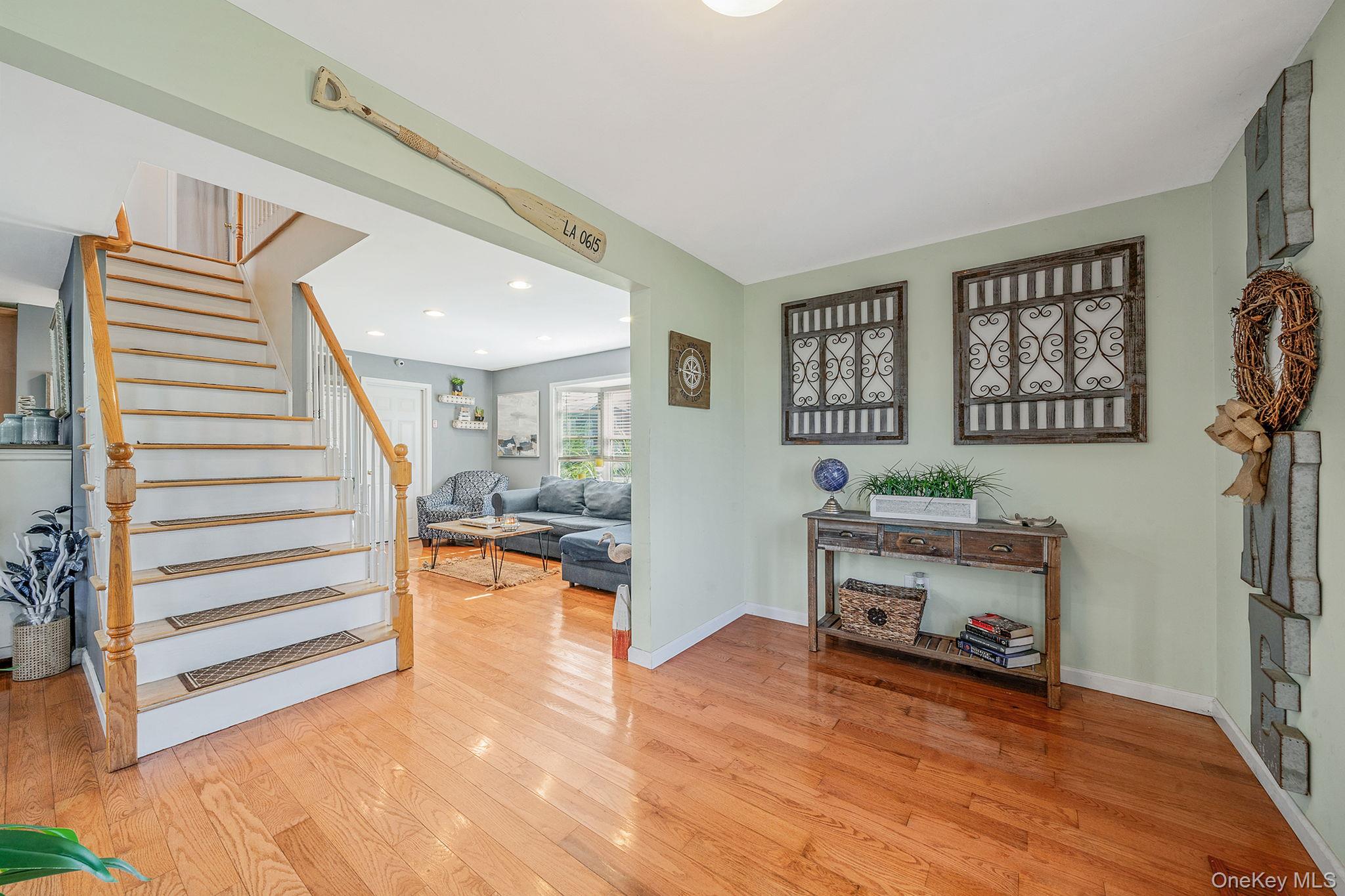 29 North Plaza, Amity Harbor, NY 11701