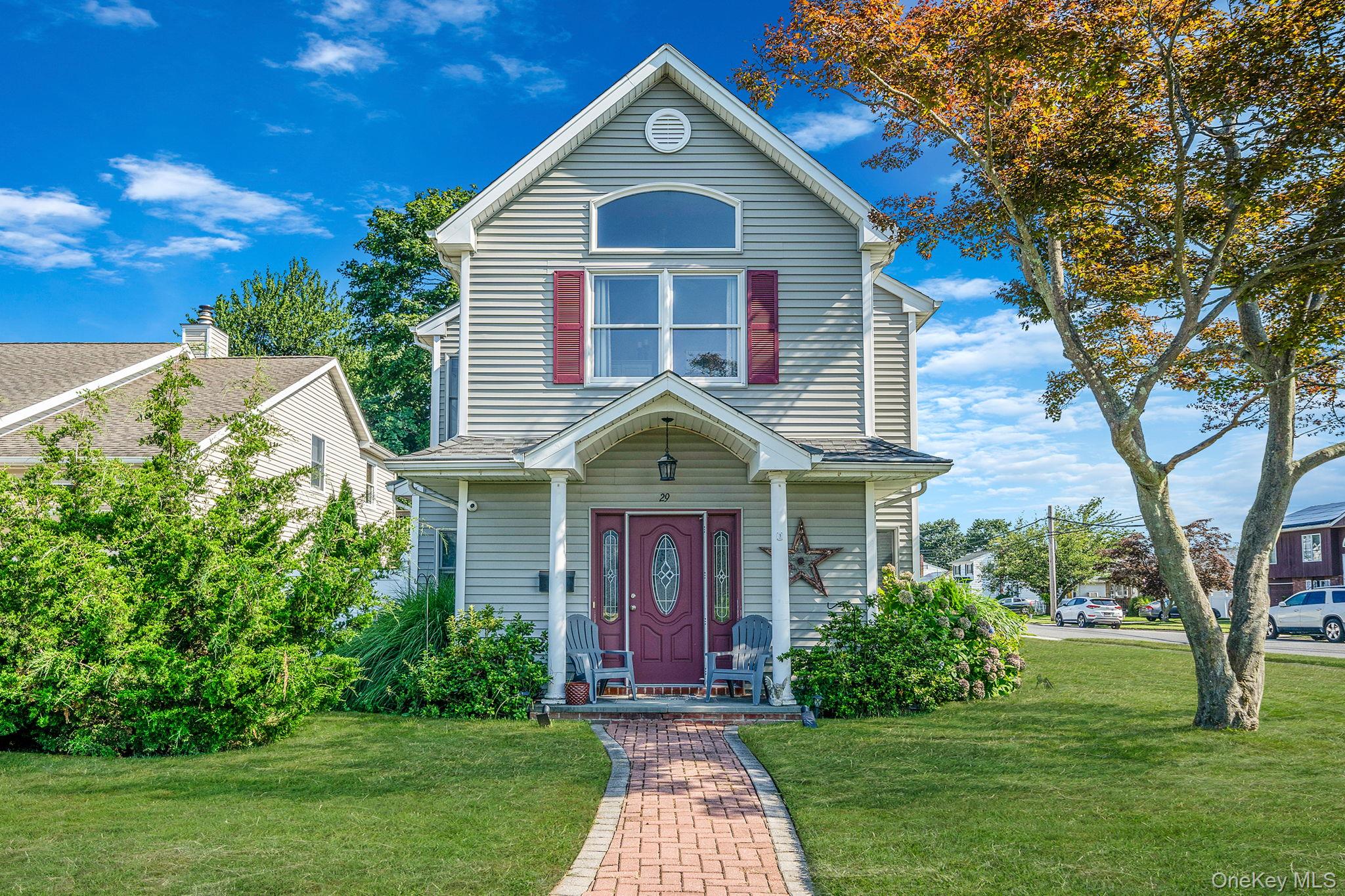 29 North Plaza, Amity Harbor, NY 11701