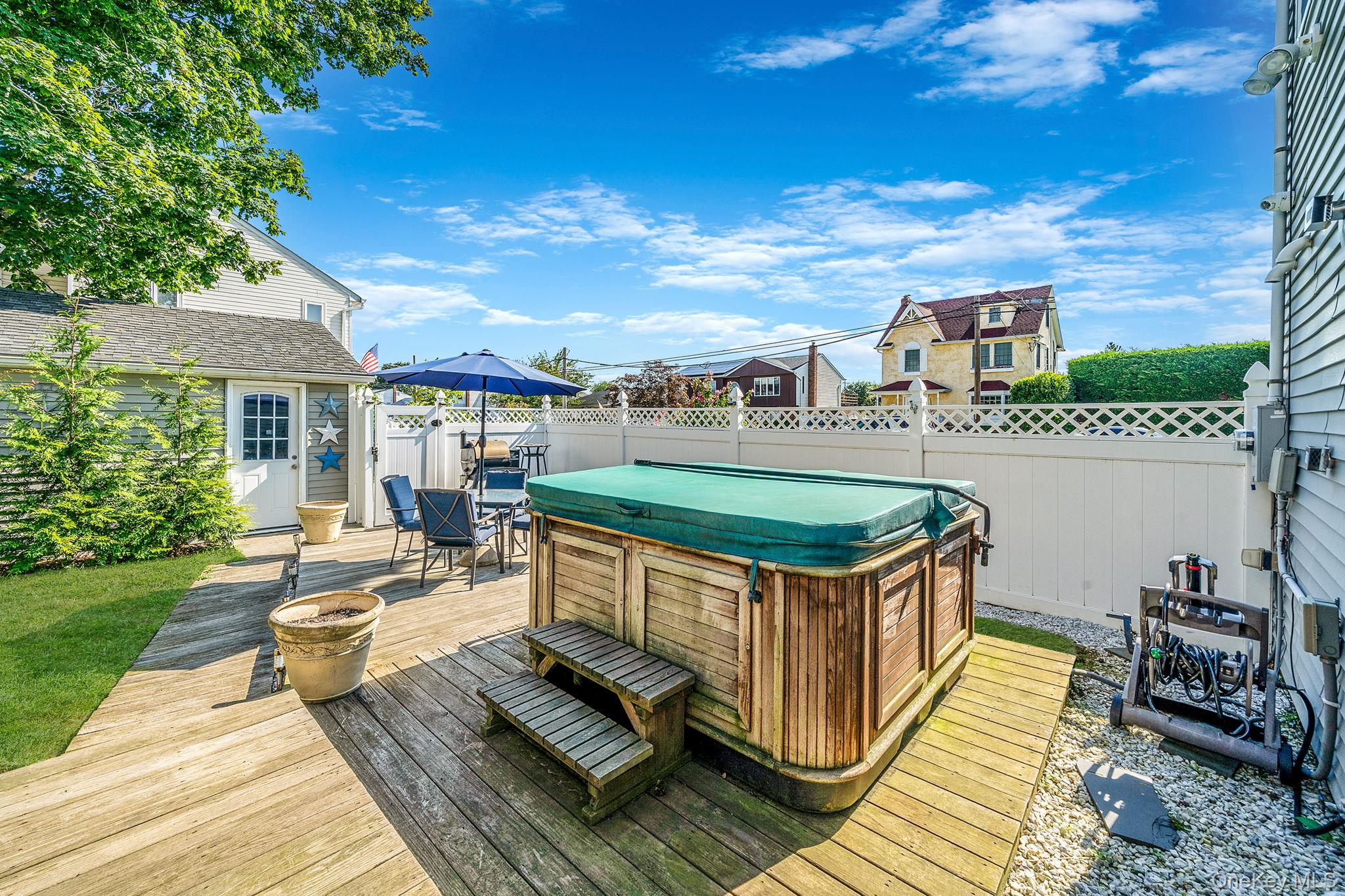 29 North Plaza, Amity Harbor, NY 11701