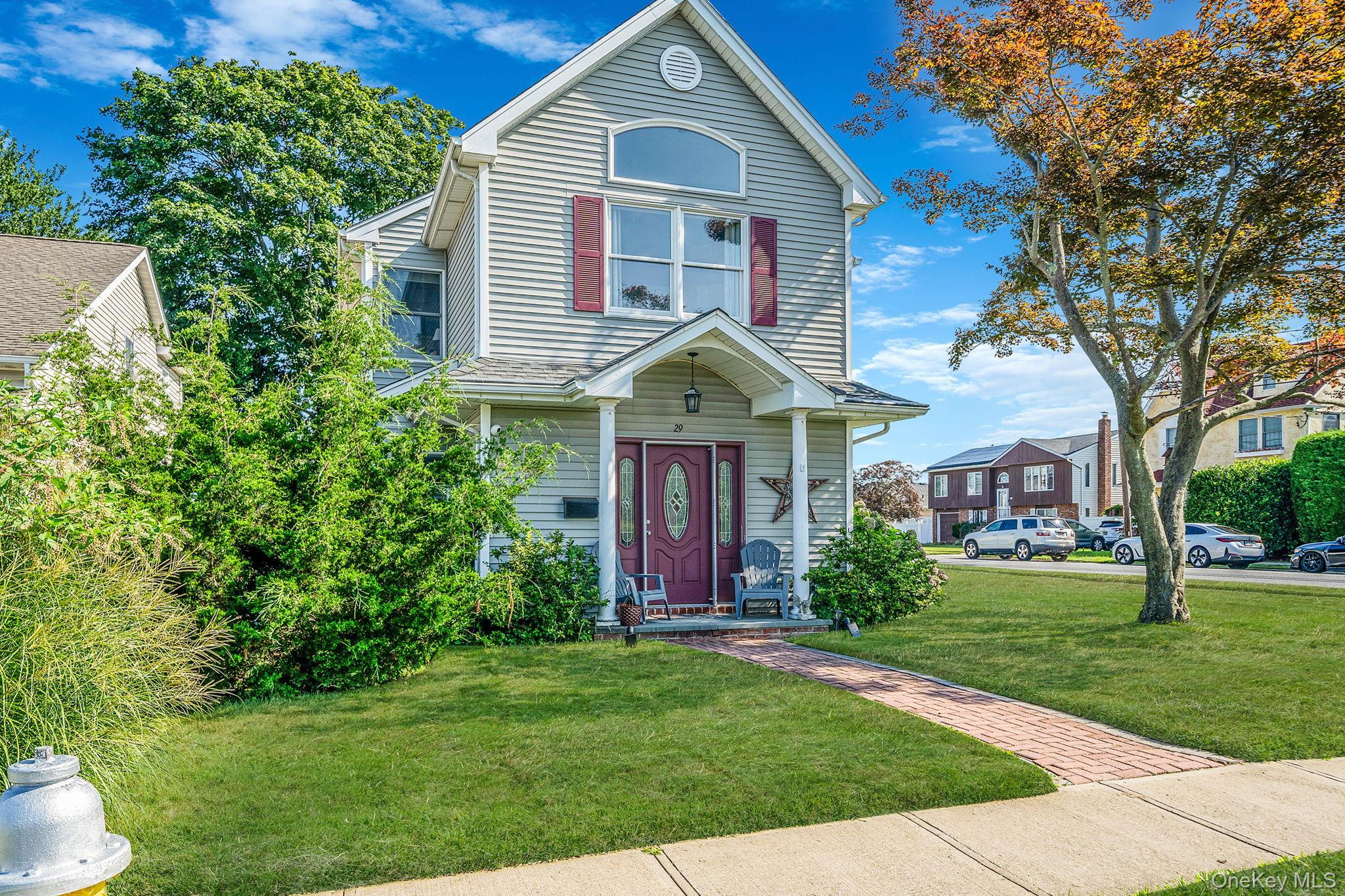 29 North Plaza, Amity Harbor, NY 11701