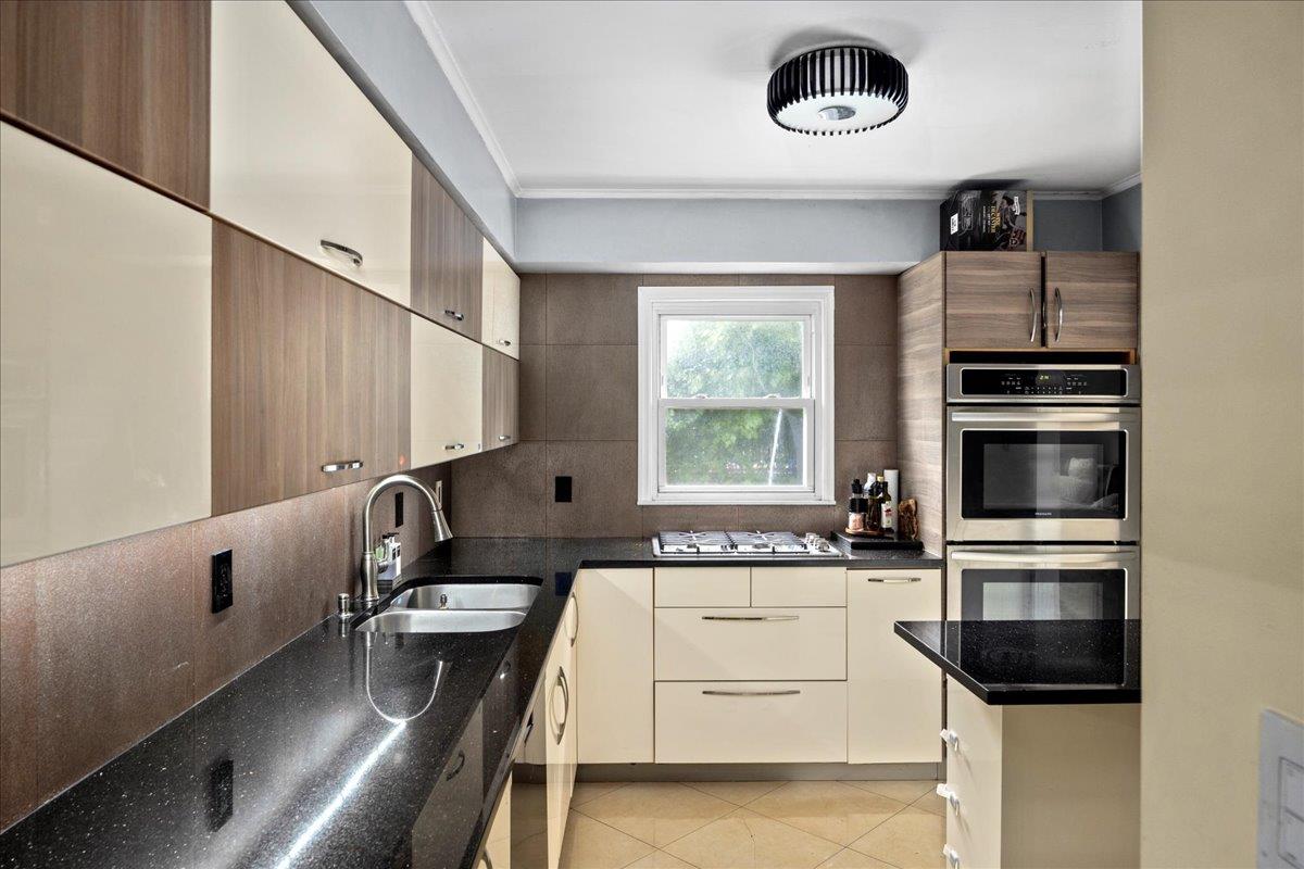 559 Arlington Place, Cedarhurst, NY 11516