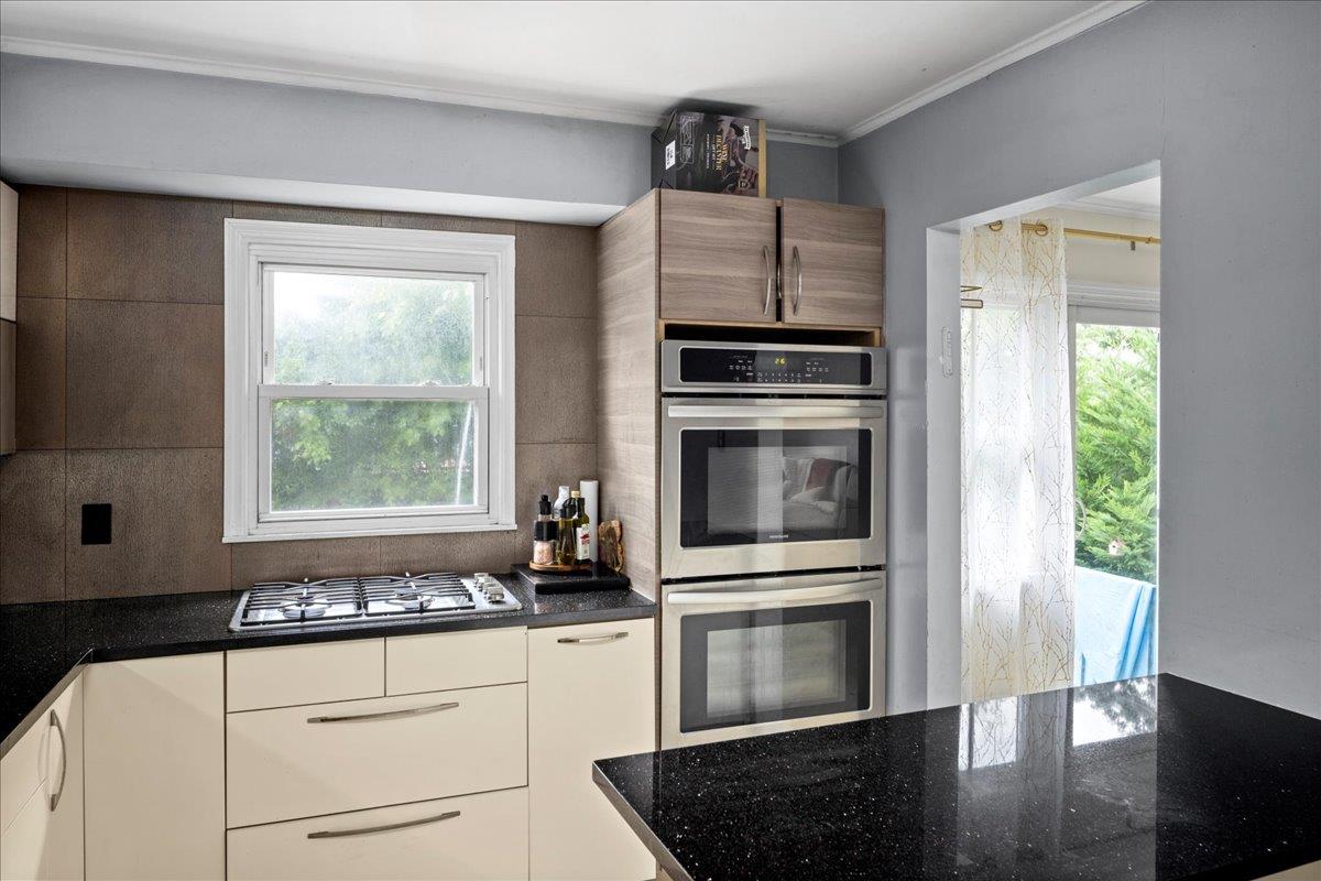 559 Arlington Place, Cedarhurst, NY 11516