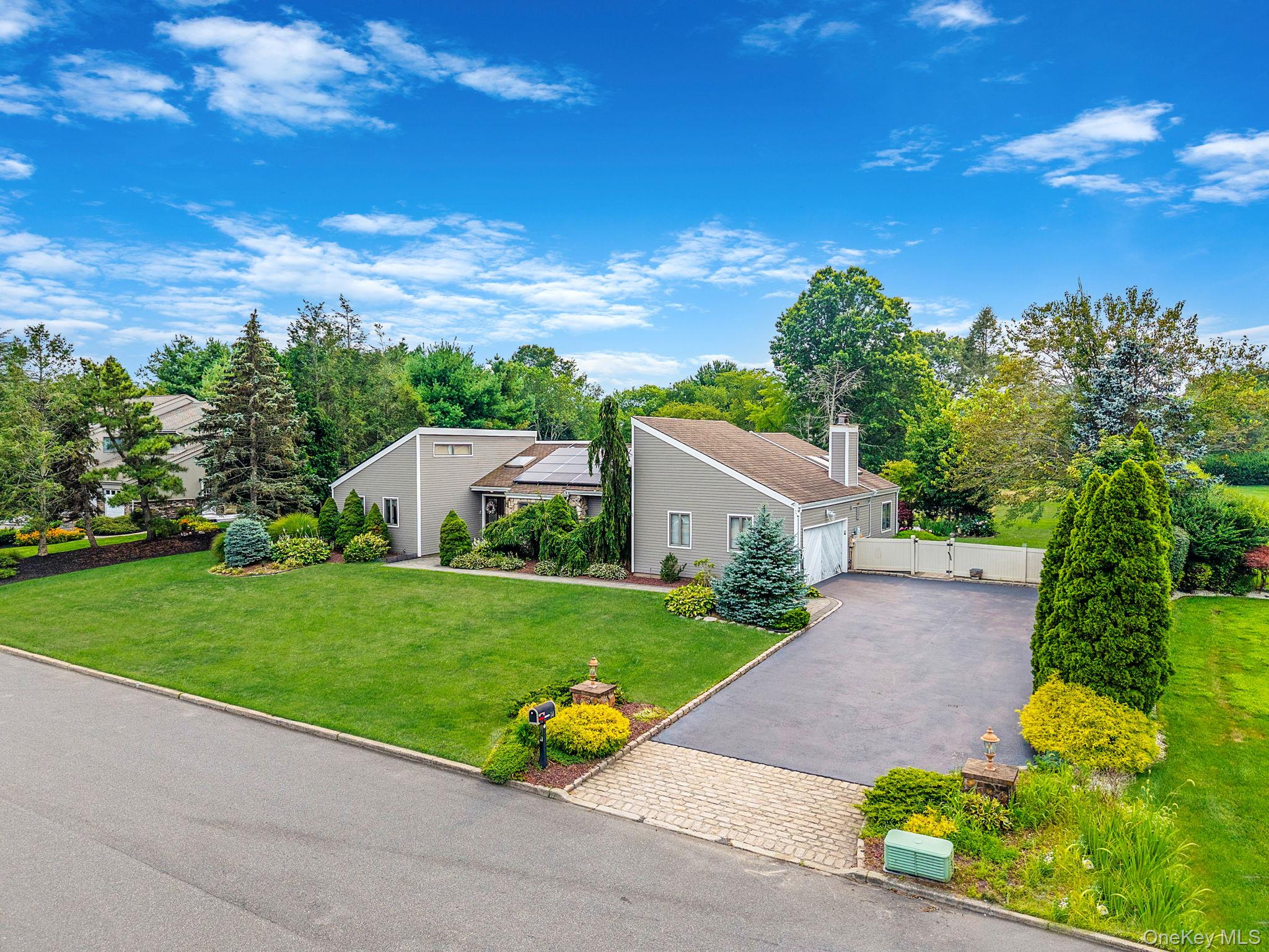 14 Jesse Way, Mount Sinai, NY 11766