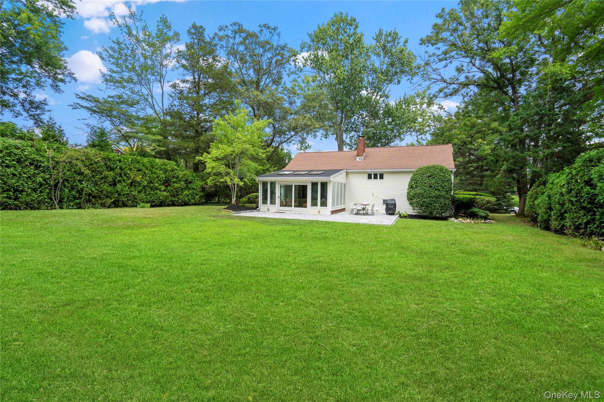 7 Meriden Place, Melville, NY 11747