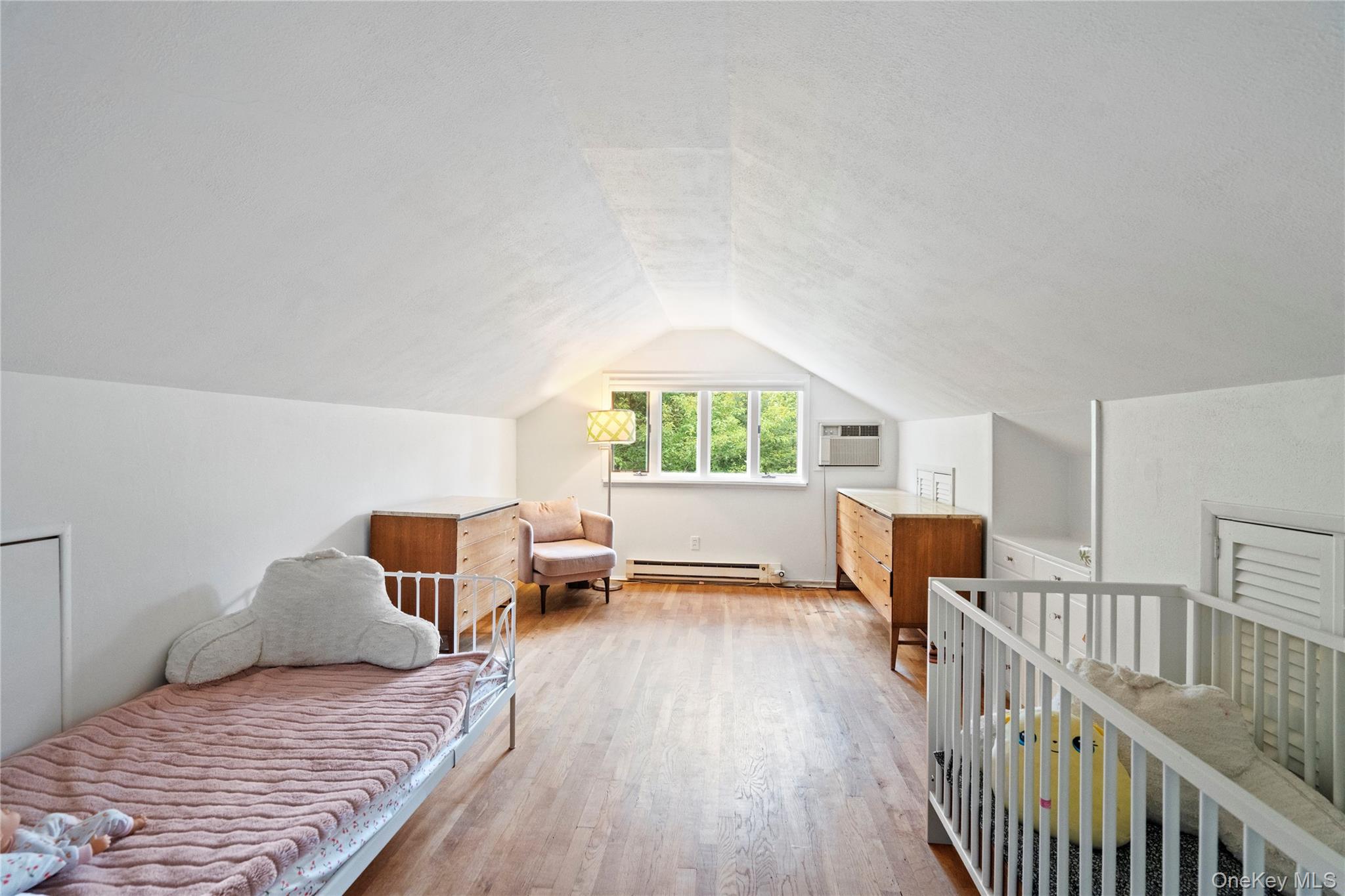 7 Meriden Place, Melville, NY 11747