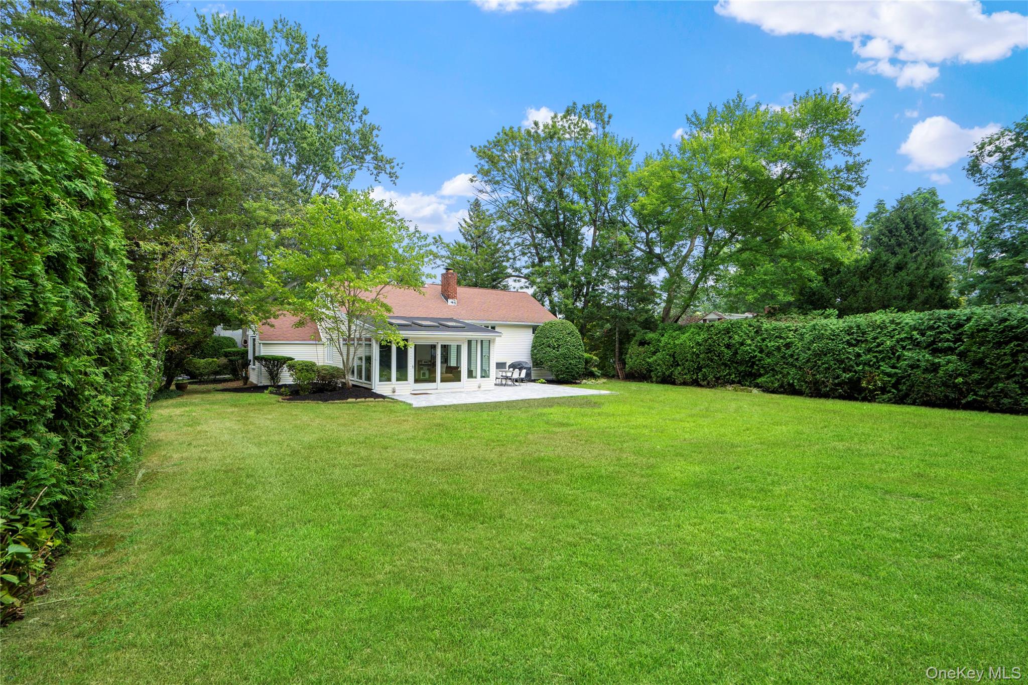 7 Meriden Place, Melville, NY 11747