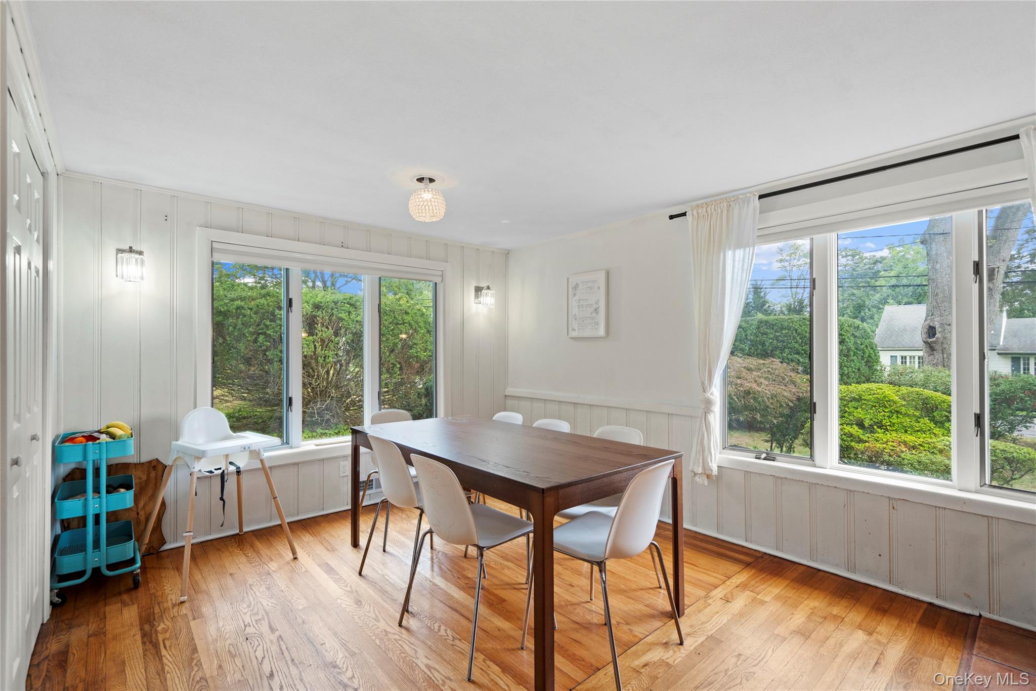 7 Meriden Place, Melville, NY 11747