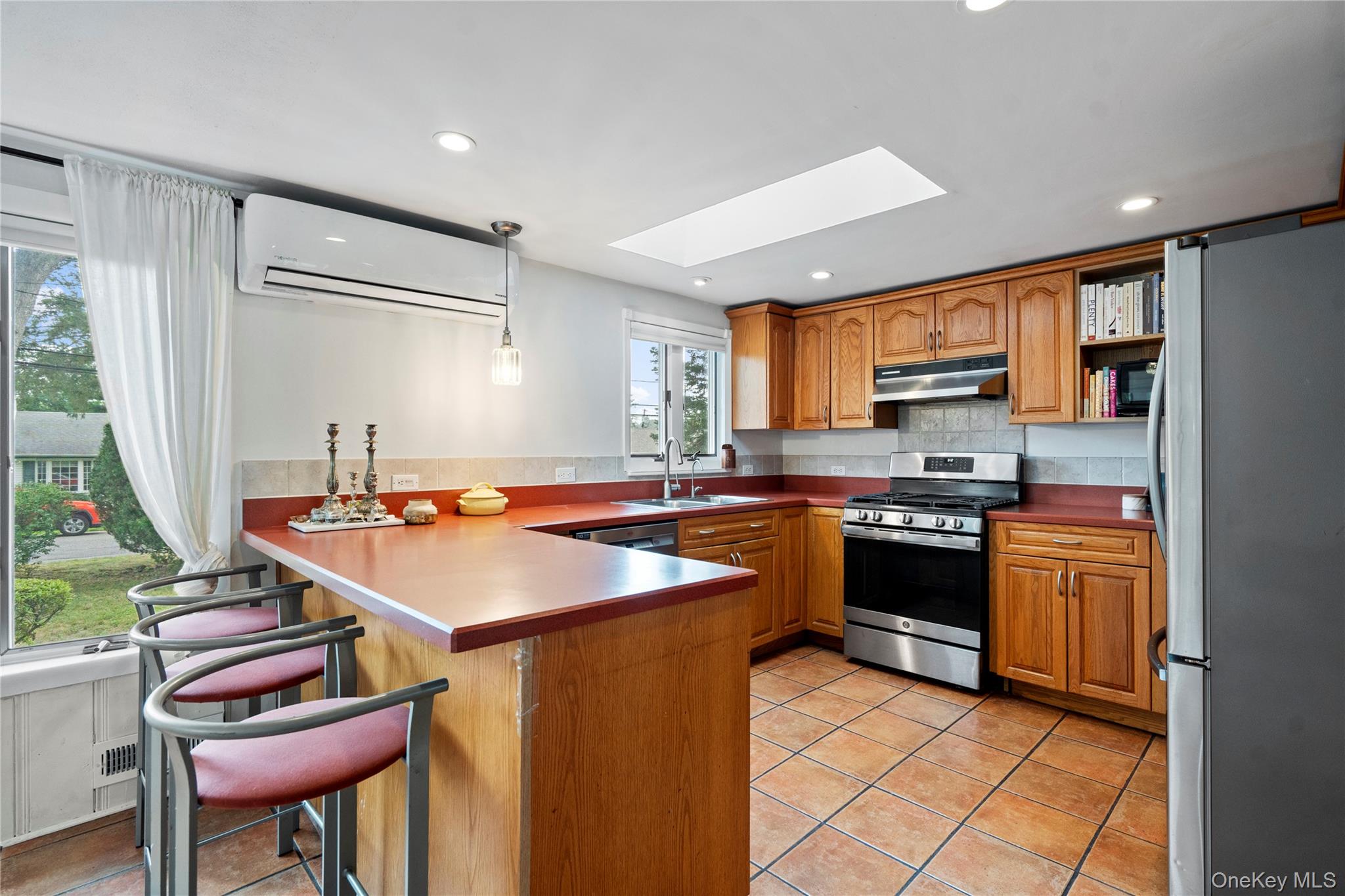 7 Meriden Place, Melville, NY 11747