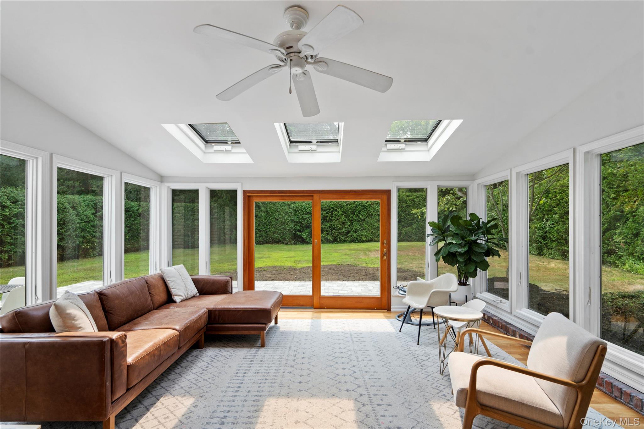 7 Meriden Place, Melville, NY 11747