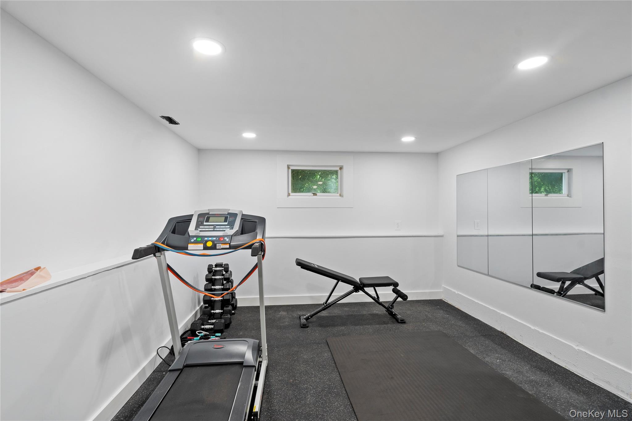 7 Meriden Place, Melville, NY 11747