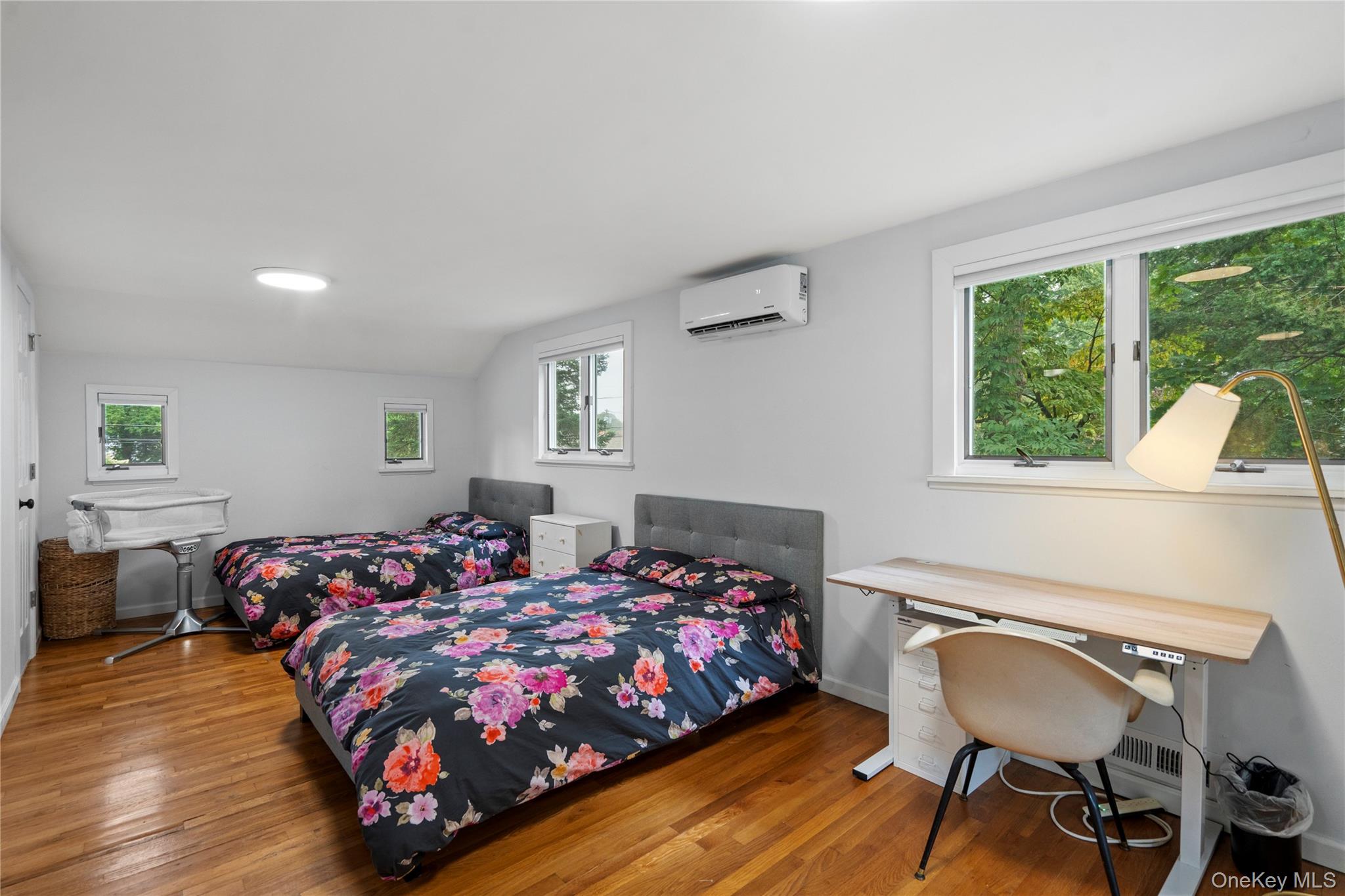 7 Meriden Place, Melville, NY 11747