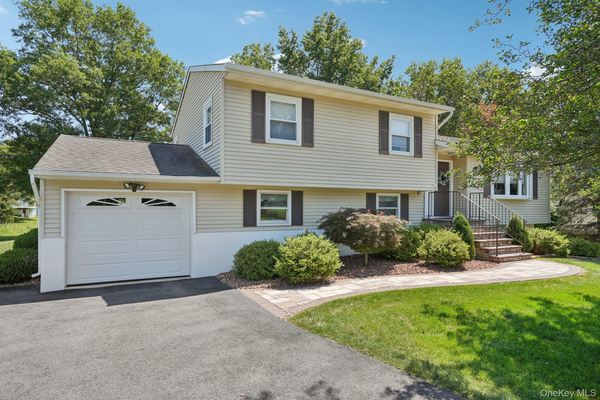 17 Hampshire Drive, Washingtonville, NY 10992