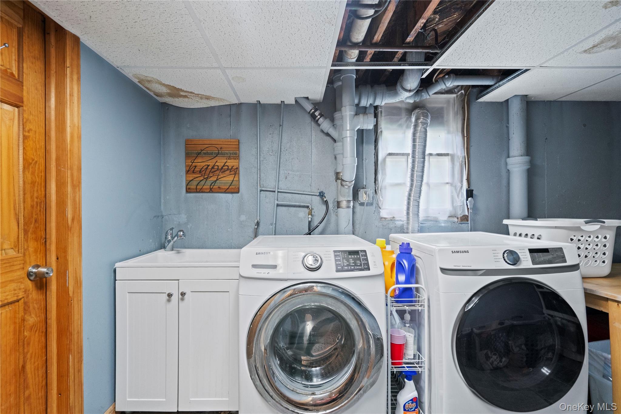 25 Hillside Avenue, Woodbury, NY 11797