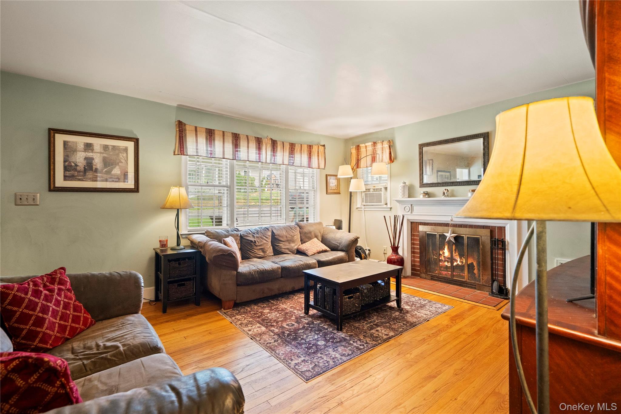 25 Hillside Avenue, Woodbury, NY 11797