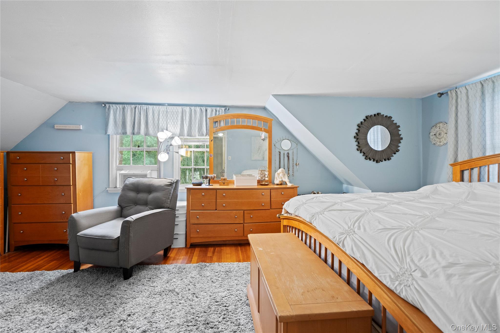 25 Hillside Avenue, Woodbury, NY 11797