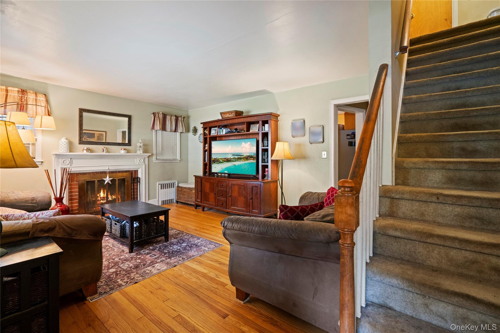 25 Hillside Avenue, Woodbury, NY 11797