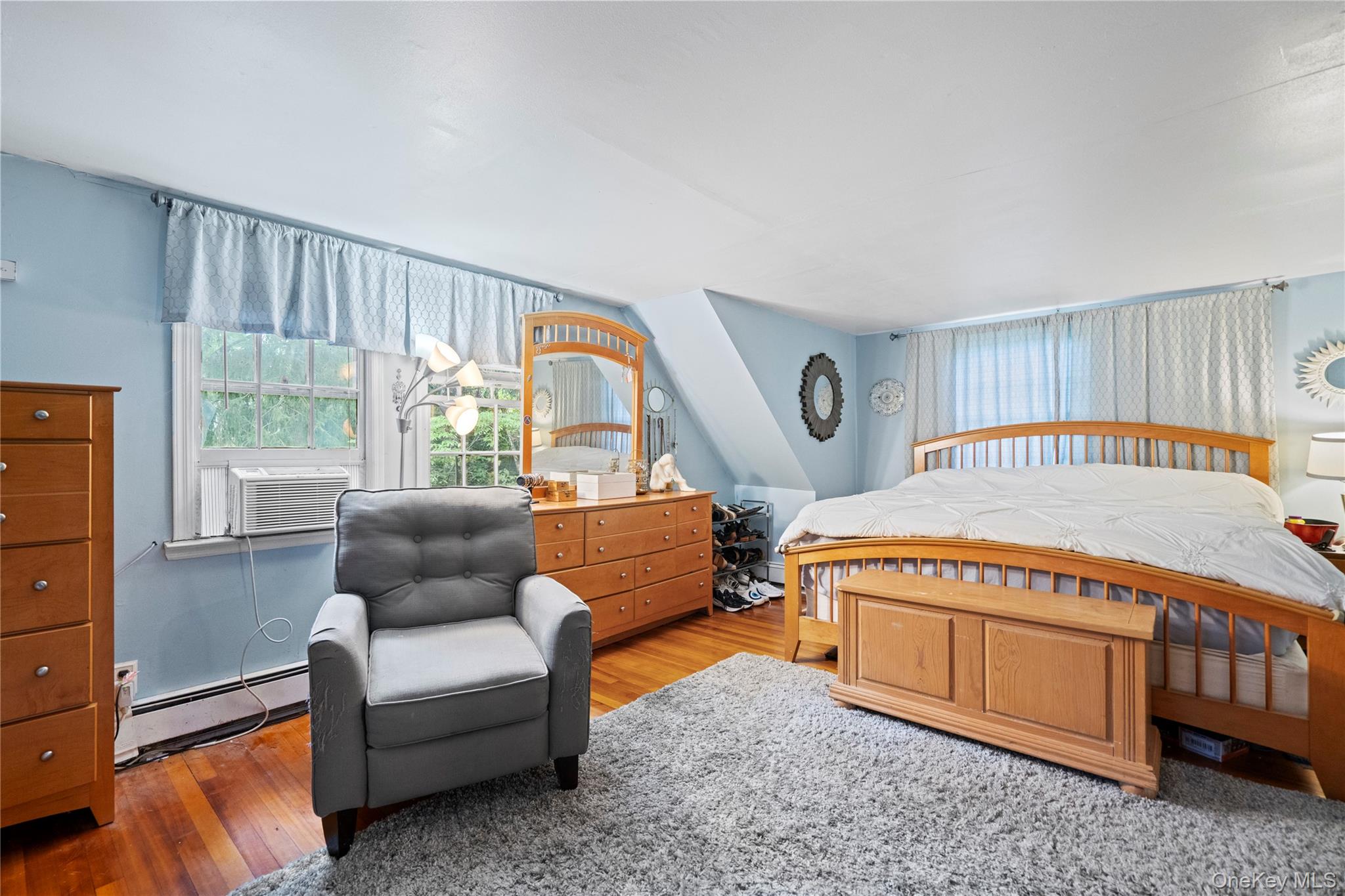 25 Hillside Avenue, Woodbury, NY 11797