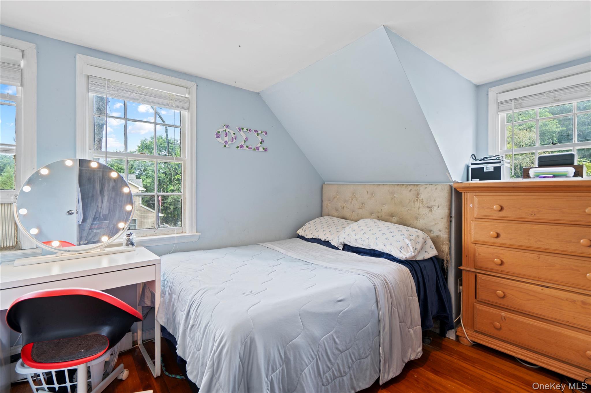 25 Hillside Avenue, Woodbury, NY 11797