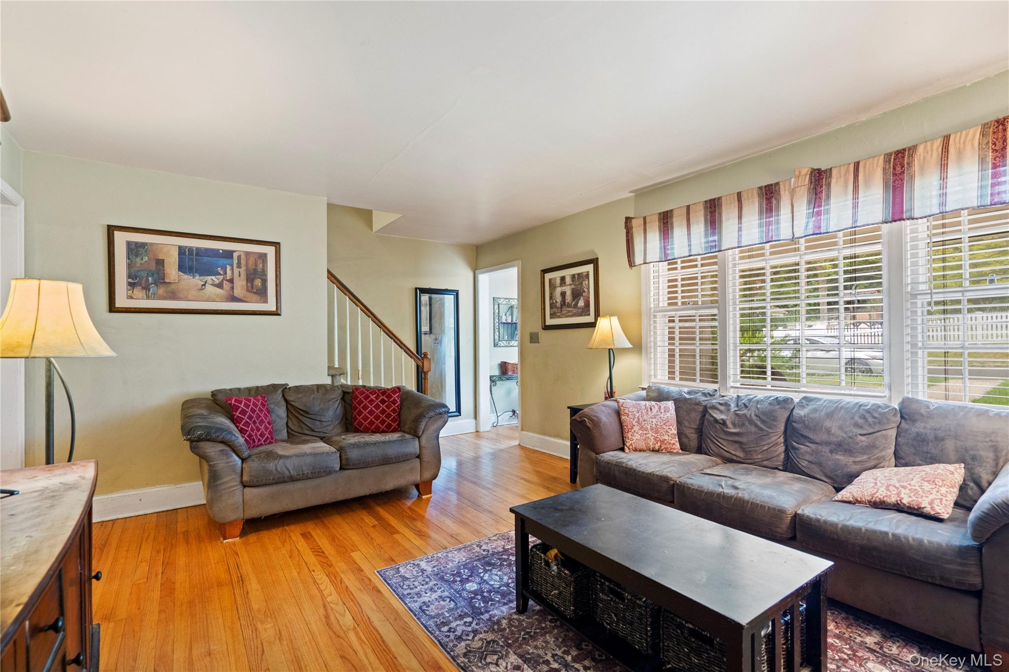 25 Hillside Avenue, Woodbury, NY 11797