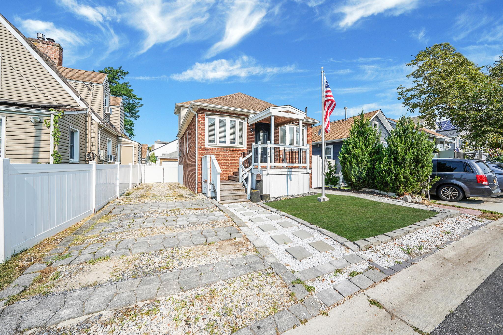 86 West Boulevard, East Rockaway, NY 11518