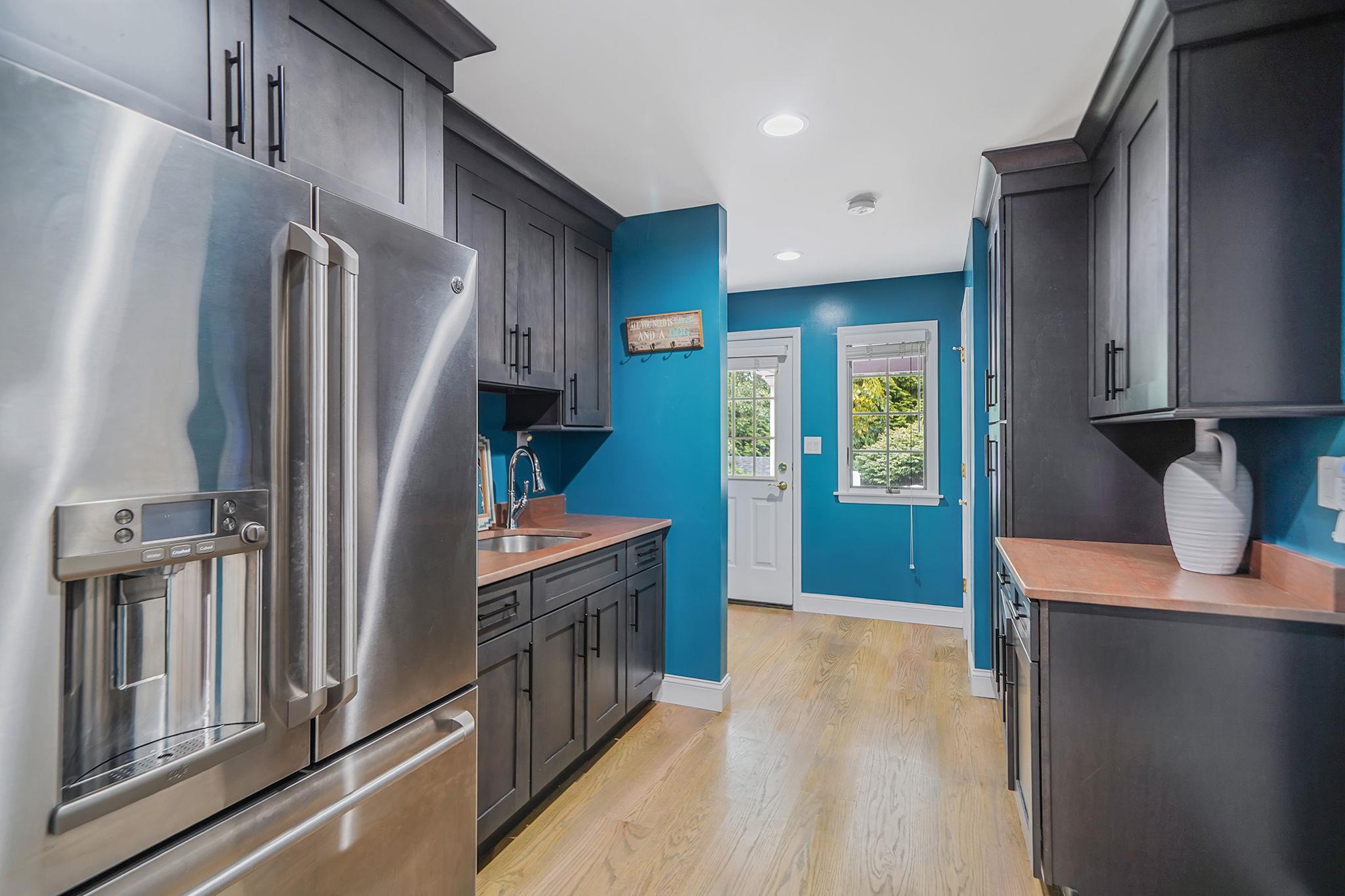 12 Griffen Court, Miller Place, NY 11764