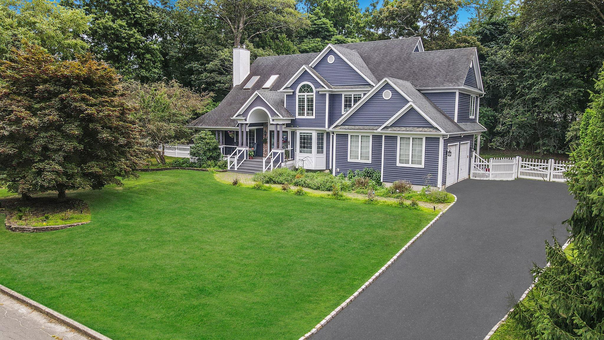 12 Griffen Court, Miller Place, NY 11764