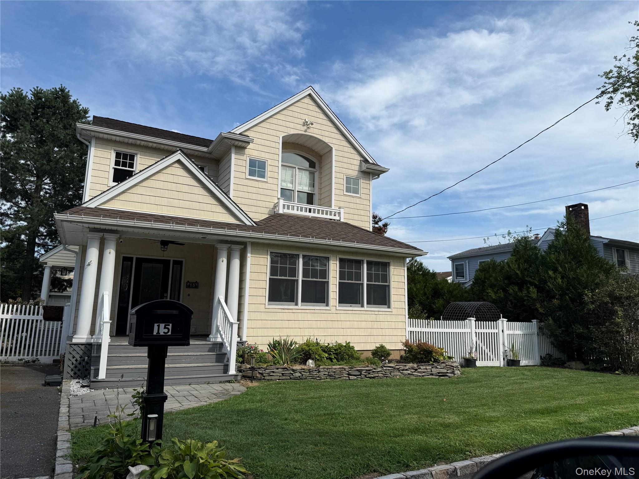 15 14th Street, Bayville, NY 11709