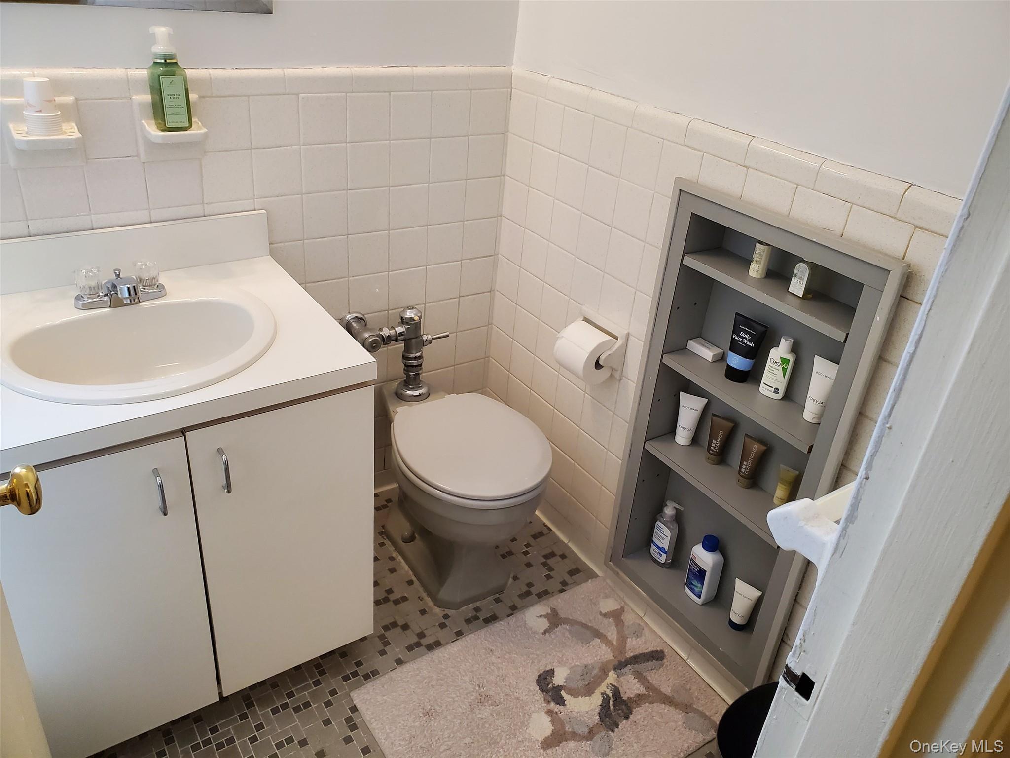 4727 Little Neck Pkwy Parkway # 4G, Little Neck, NY 11362