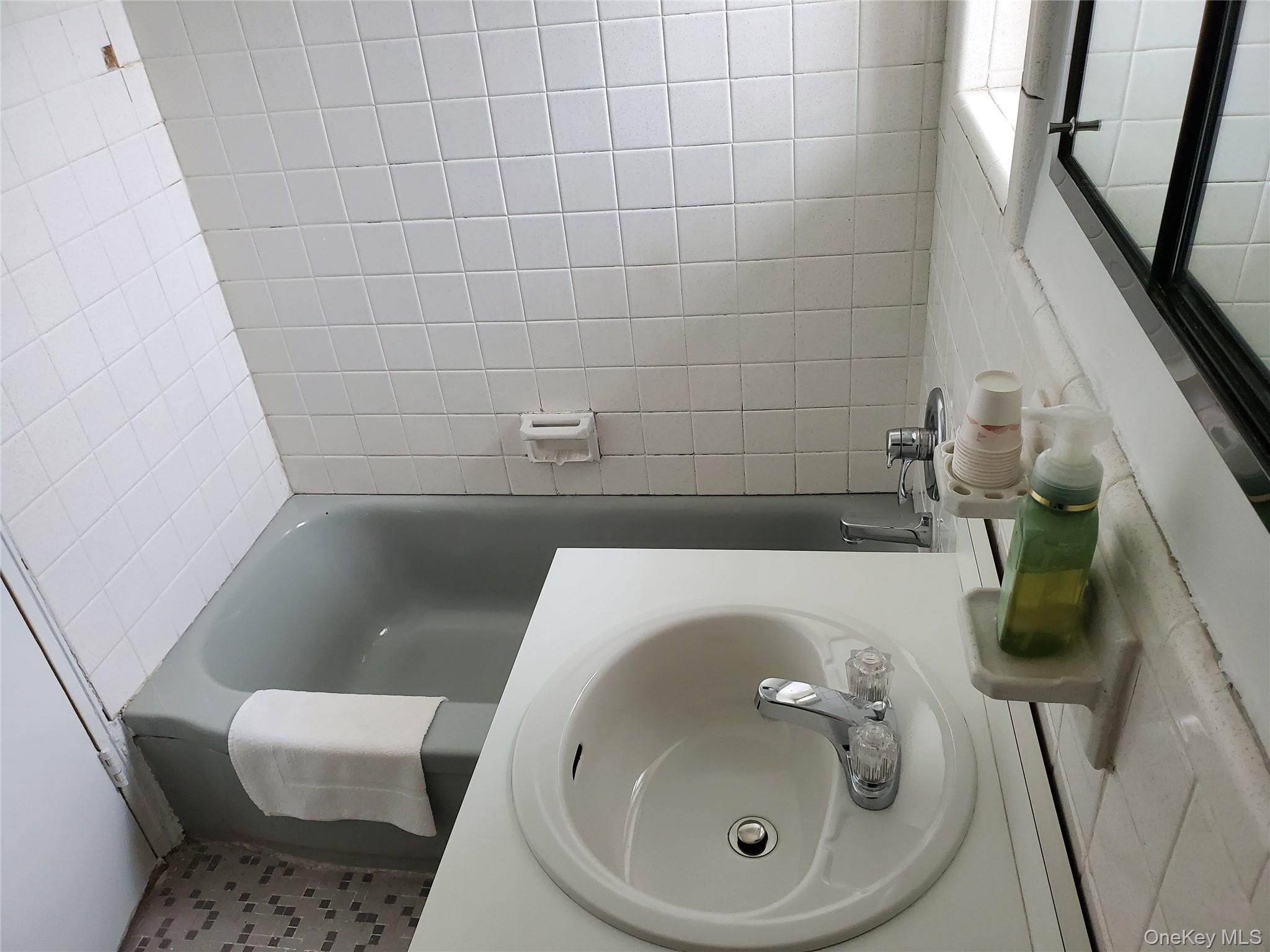 4727 Little Neck Pkwy Parkway # 4G, Little Neck, NY 11362