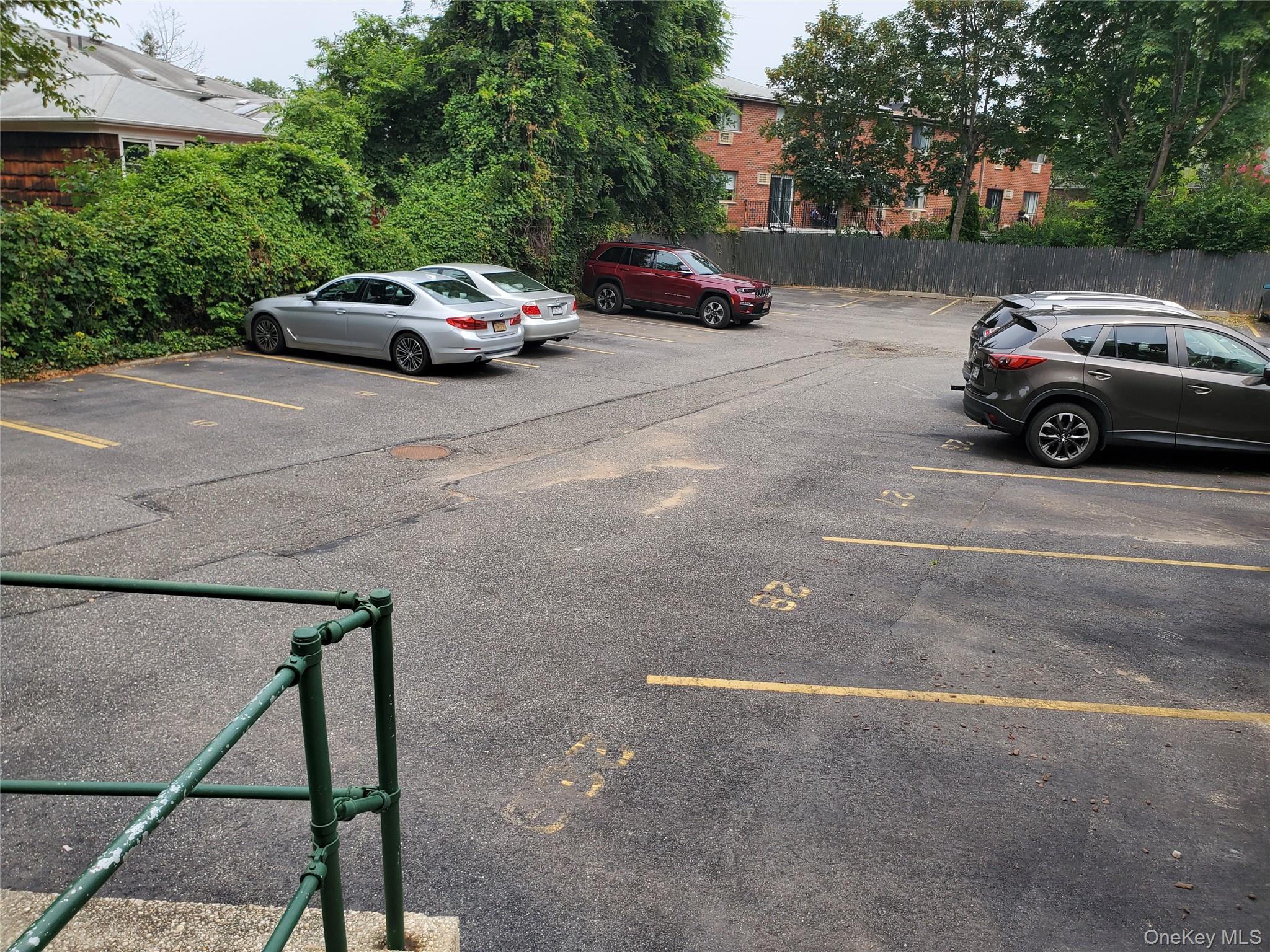 4727 Little Neck Pkwy Parkway # 4G, Little Neck, NY 11362