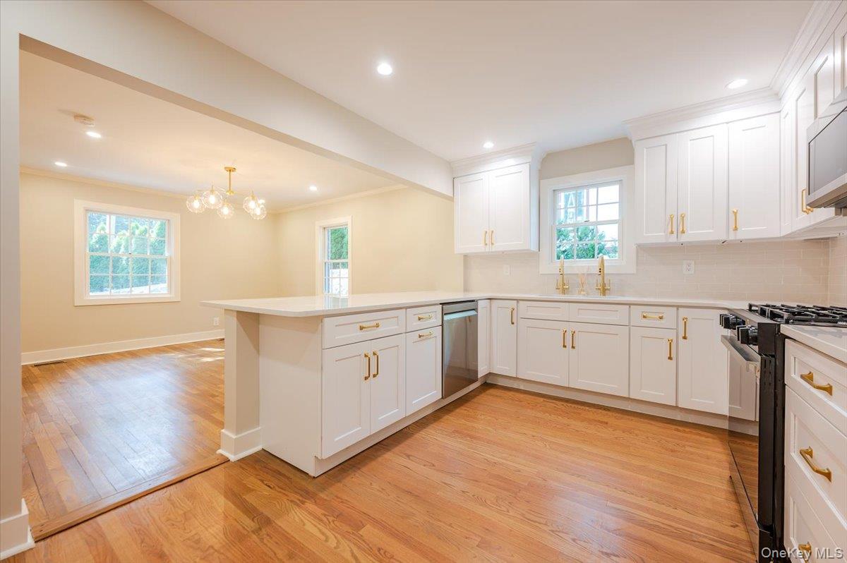 97 Station Road, Great Neck, NY 11023