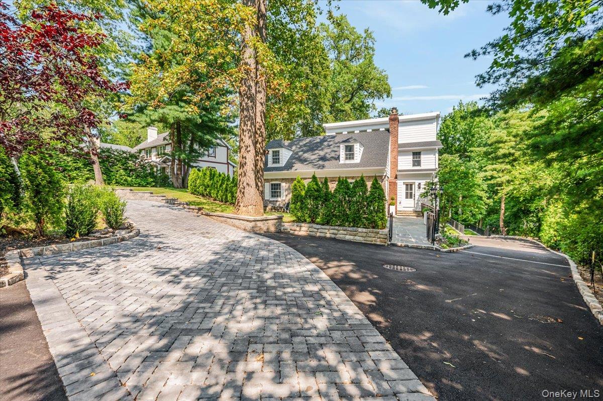 97 Station Road, Great Neck, NY 11023