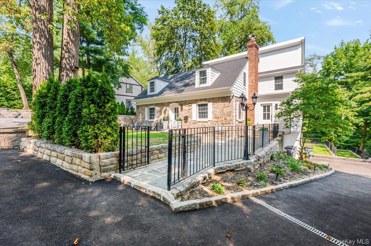 97 Station Road, Great Neck, NY 11023