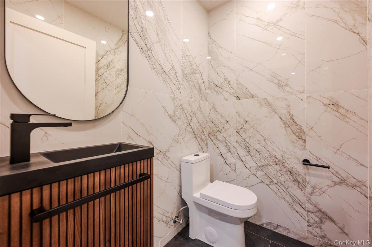 97 Station Road, Great Neck, NY 11023