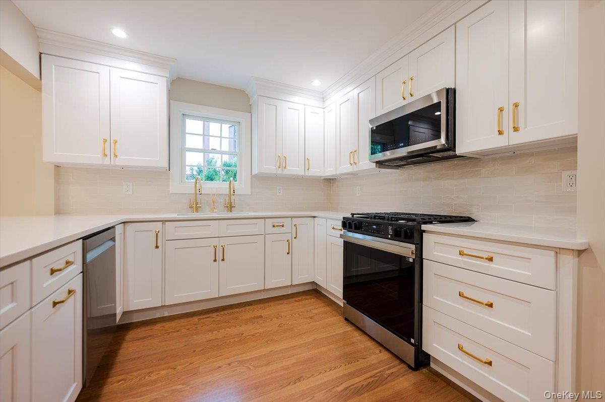 97 Station Road, Great Neck, NY 11023