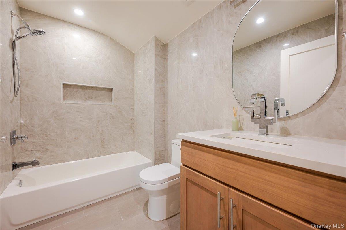 97 Station Road, Great Neck, NY 11023