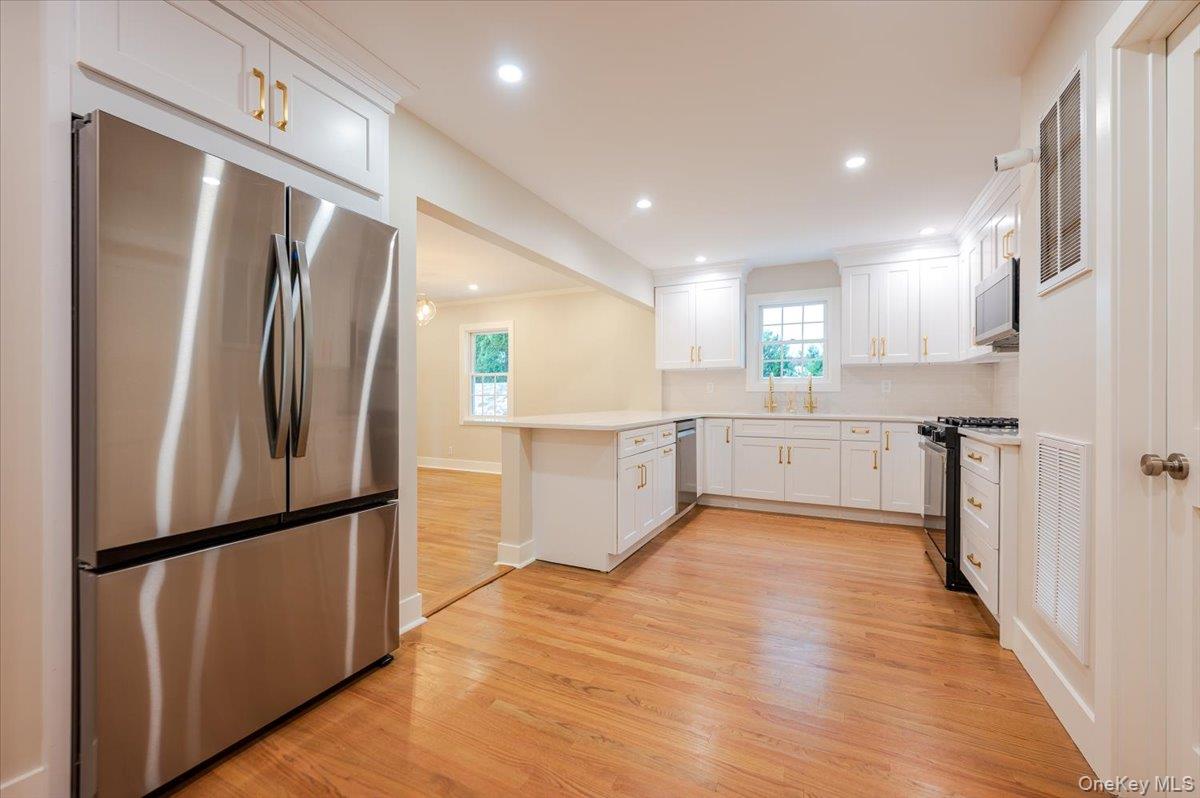 97 Station Road, Great Neck, NY 11023