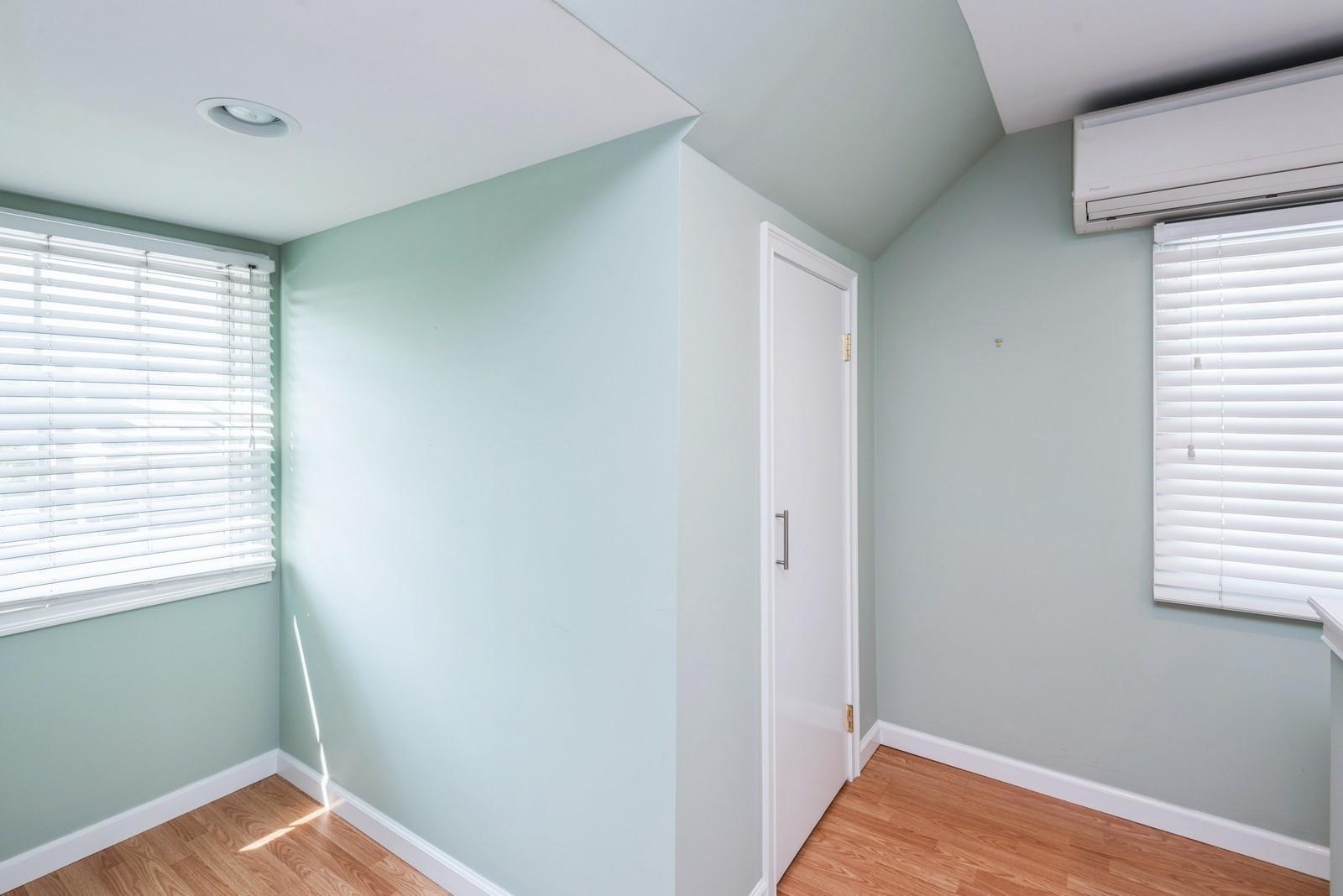 6 Arnold Street, Hicksville, NY 11801