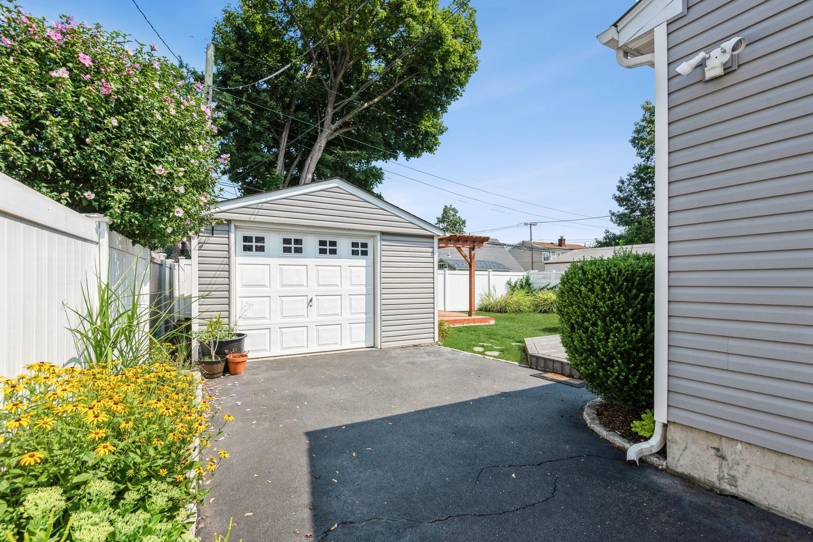 6 Arnold Street, Hicksville, NY 11801