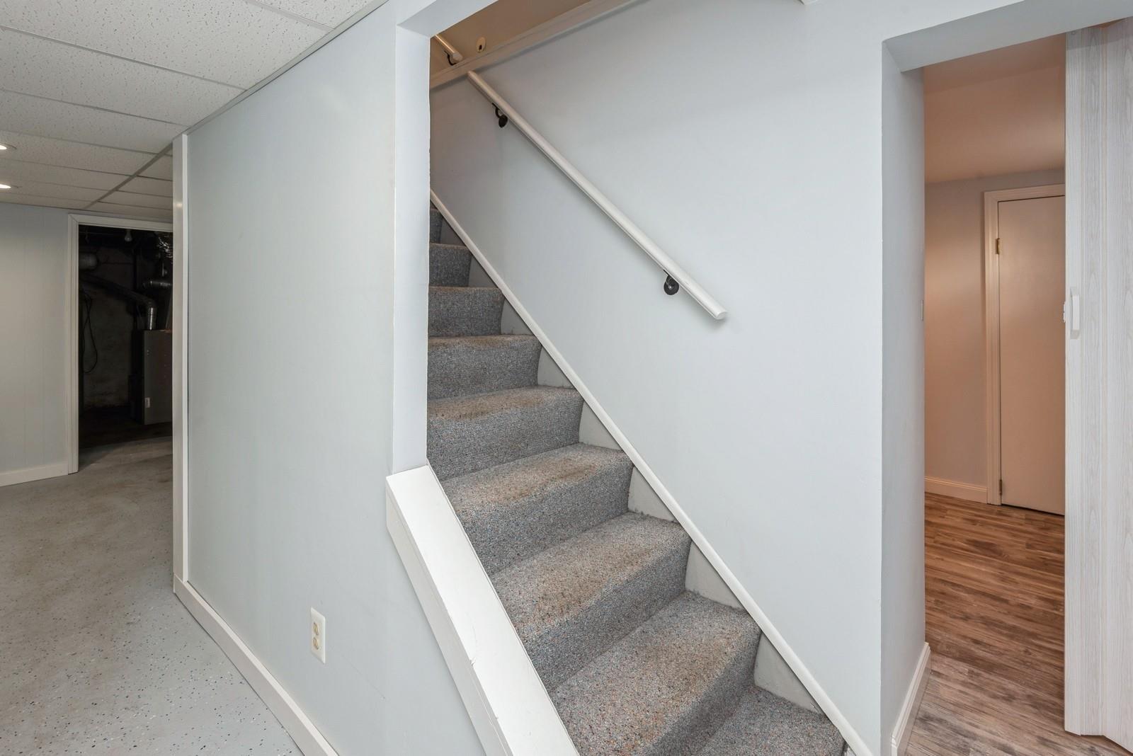 6 Arnold Street, Hicksville, NY 11801